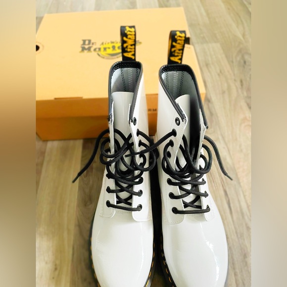 1460 Women's Dr. Martens Patent Leather Lace Up Boot. - Picture 4 of 5